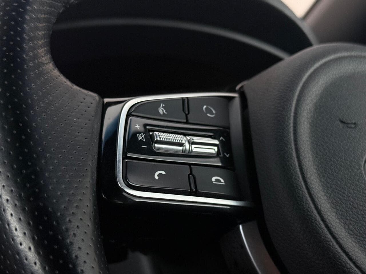 Kia Sportage thumbnail Misc Controls
