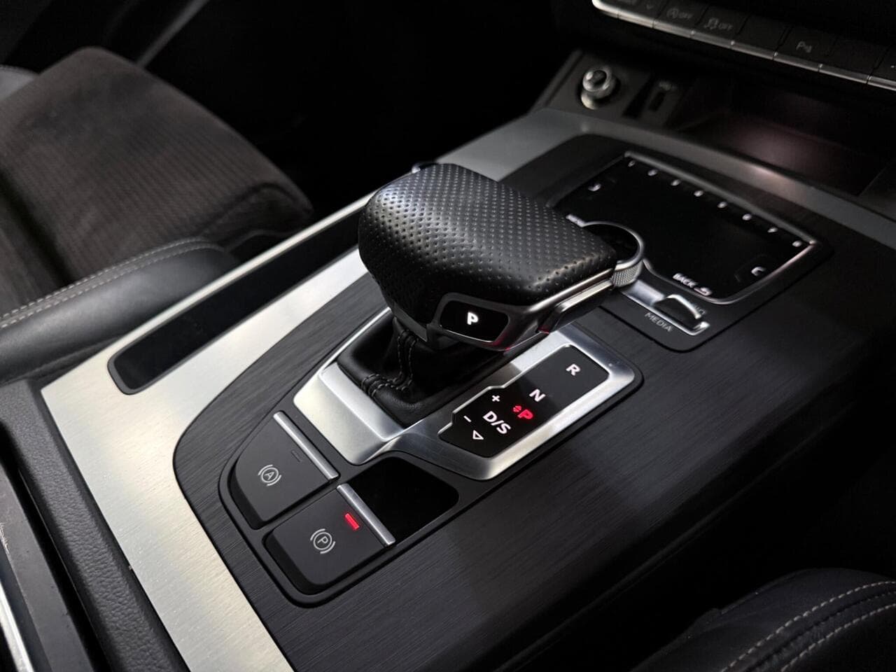Audi Q5 thumbnail Interior Front