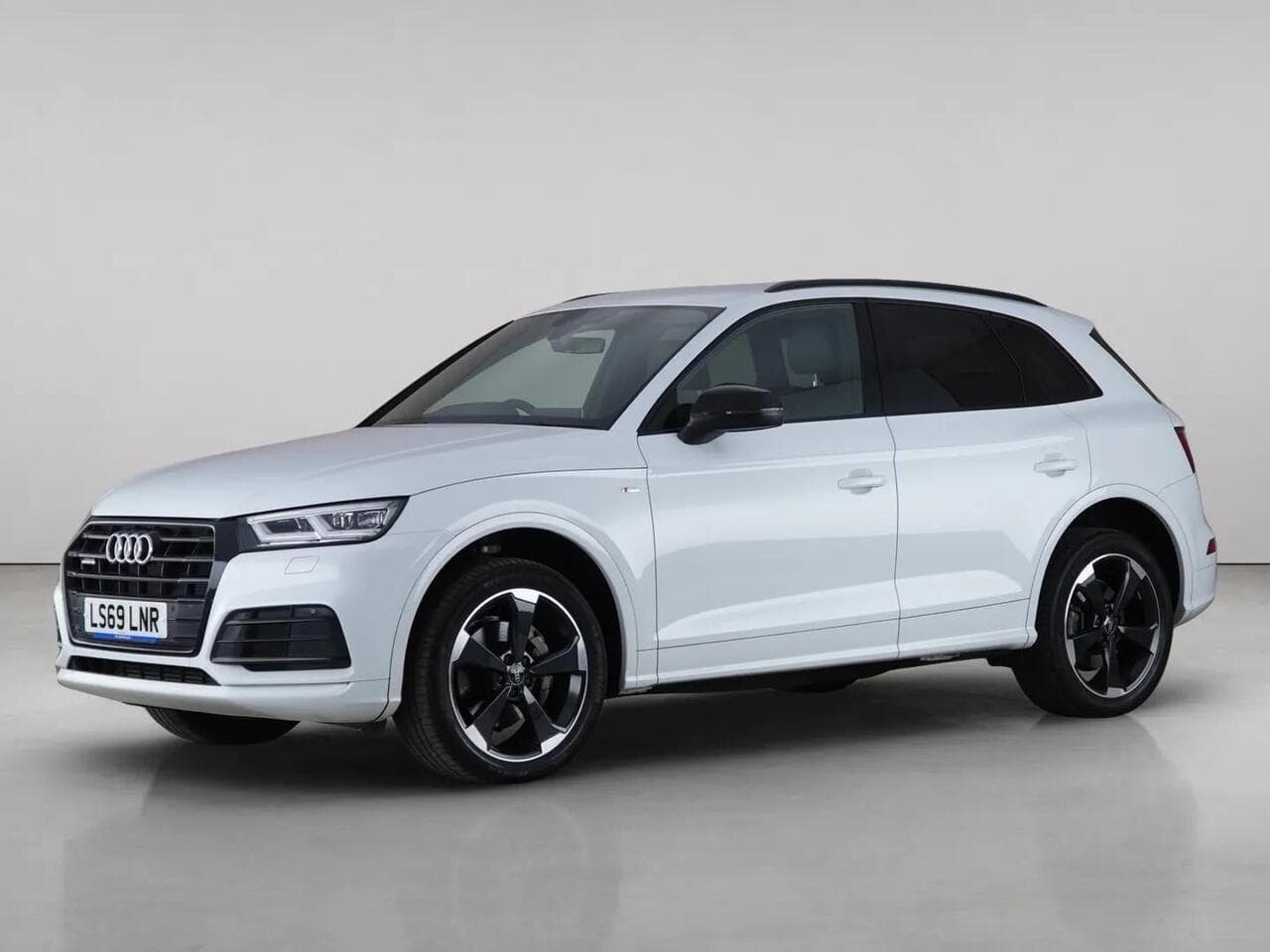Audi Q5 thumbnail Front Left