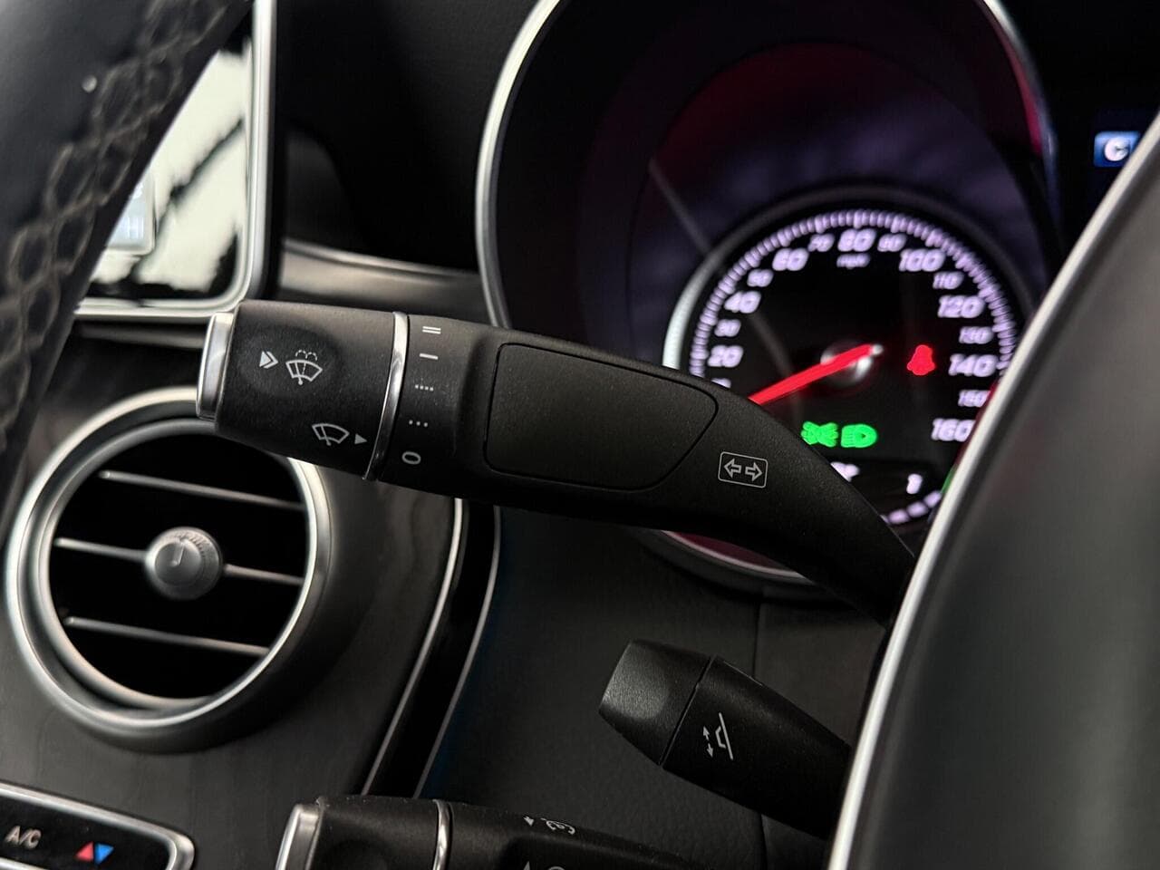 Mercedes-Benz C Class thumbnail Misc Controls