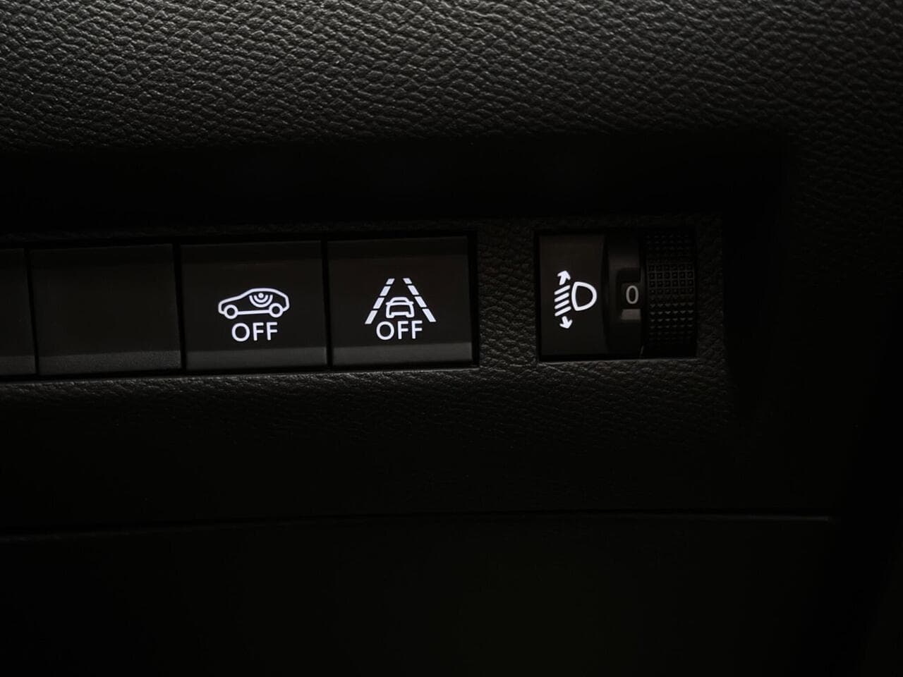 Peugeot 208 thumbnail Misc Controls