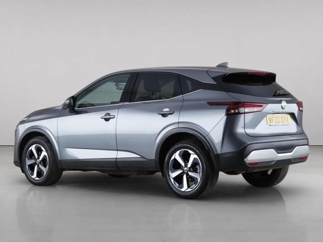 Nissan Qashqai thumbnail Rear Left