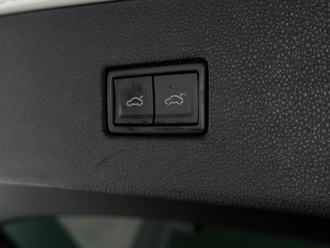 Volkswagen Tiguan thumbnail Misc Controls