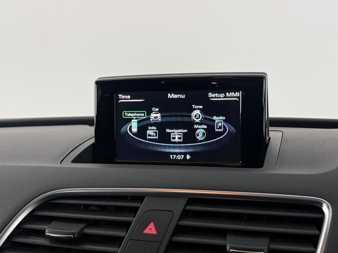 Audi Q3 thumbnail Infotainment System