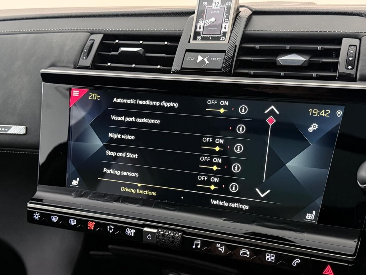 DS AUTOMOBILES DS 7 CROSSBACK thumbnail Infotainment System