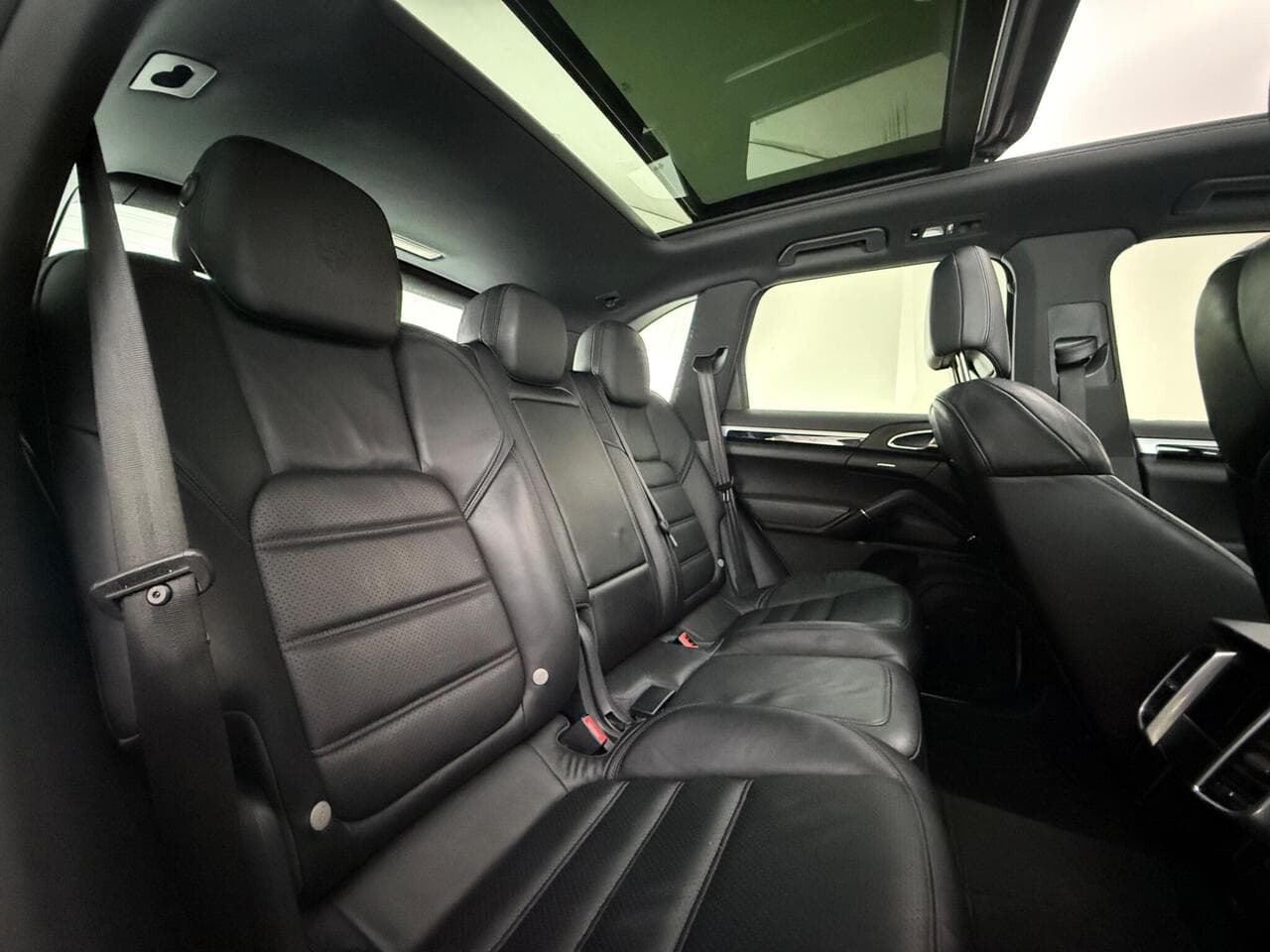 Porsche Cayenne thumbnail Seats Rear