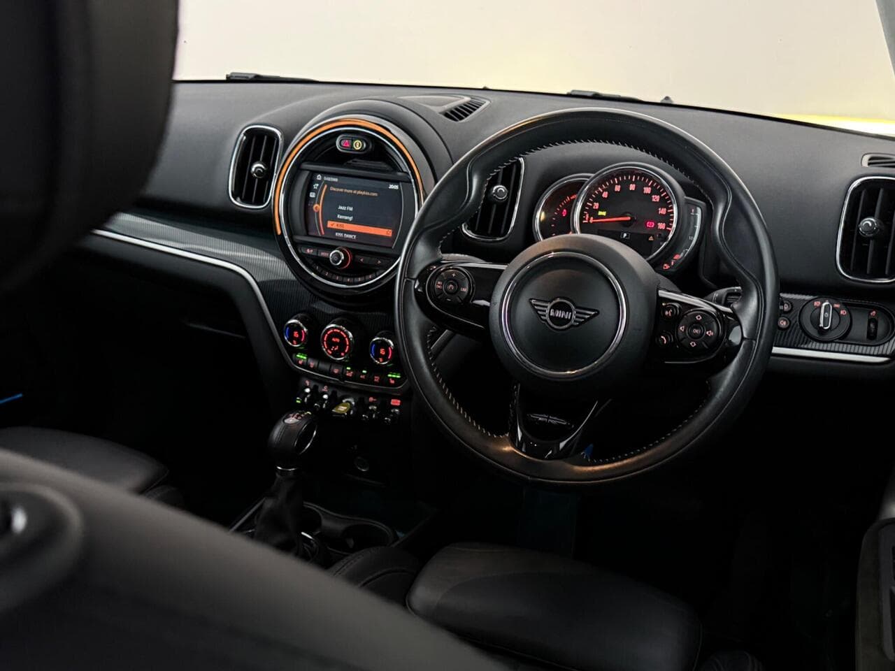 MINI Countryman thumbnail Interior Front