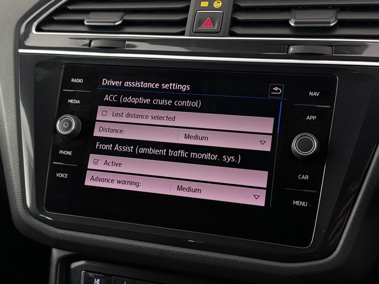 Volkswagen Tiguan thumbnail Infotainment System