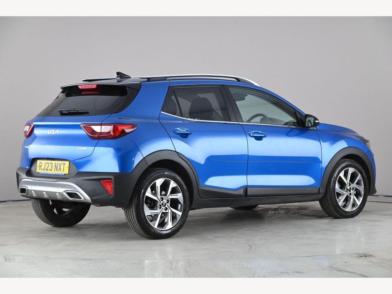Kia Stonic thumbnail Rear Right
