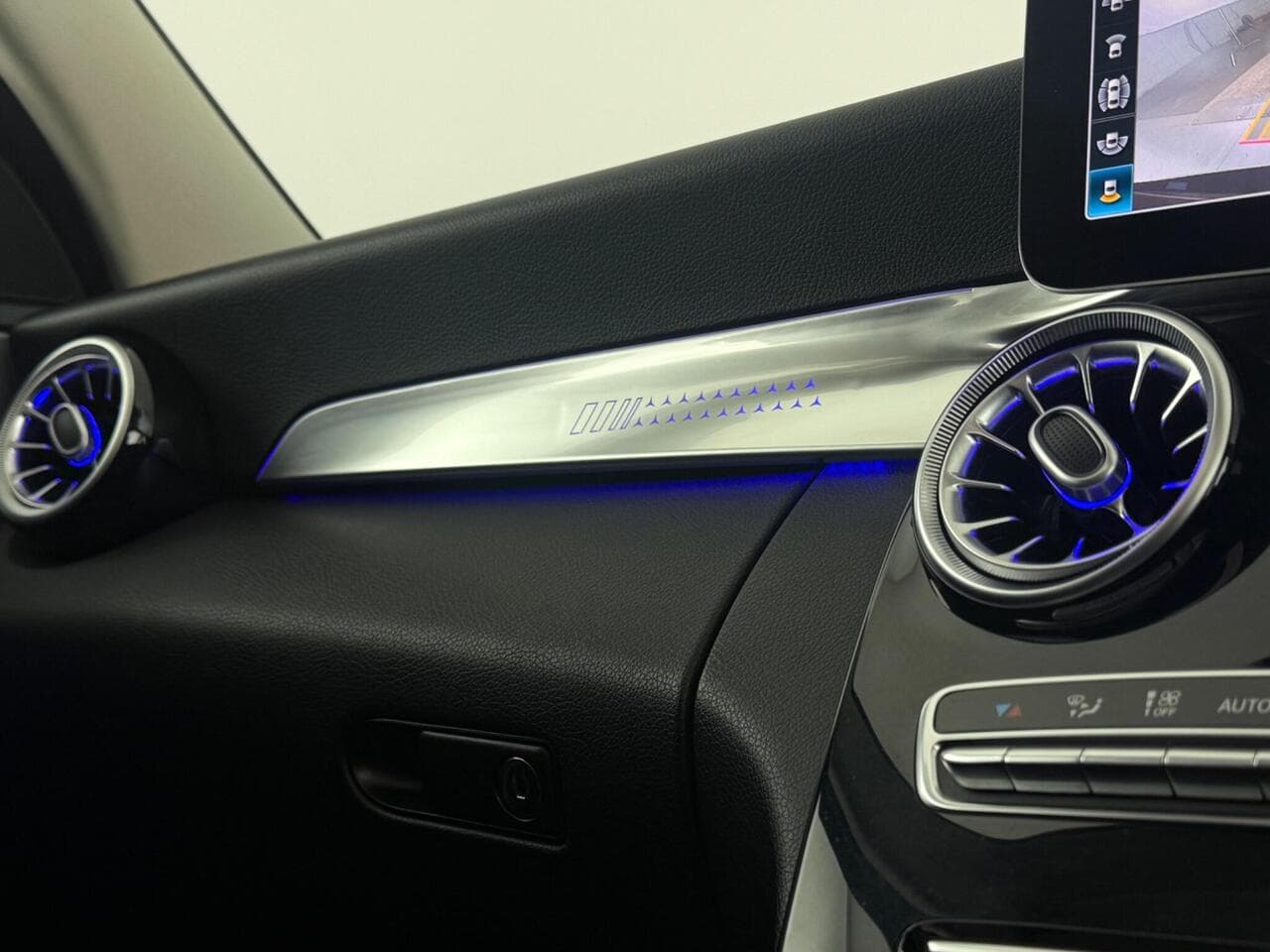 Mercedes-Benz C Class thumbnail Misc Controls