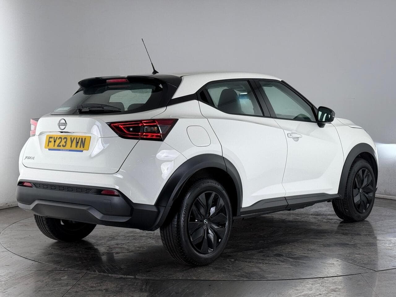 Nissan Juke thumbnail Rear Right