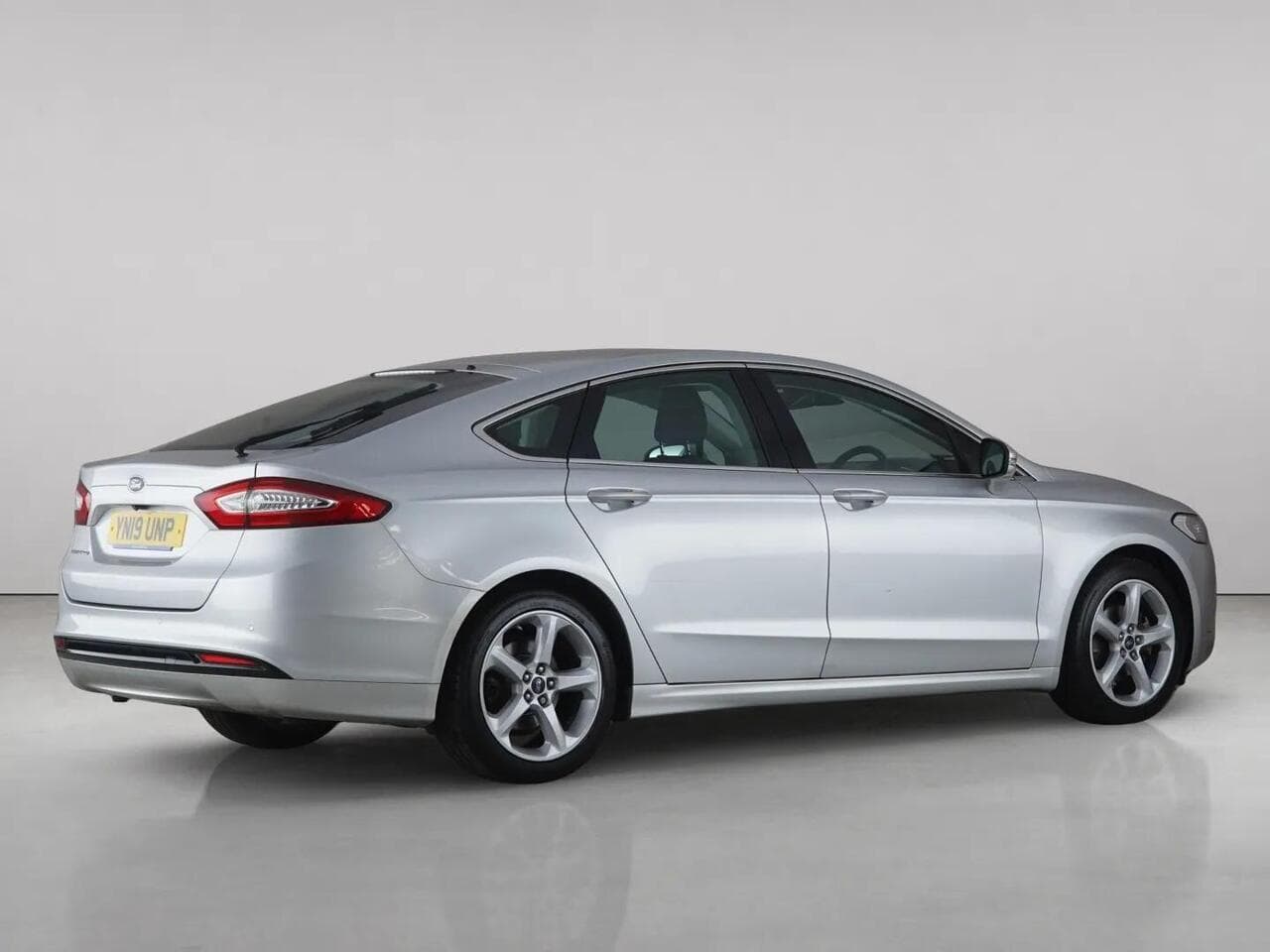 Ford Mondeo thumbnail Rear Right