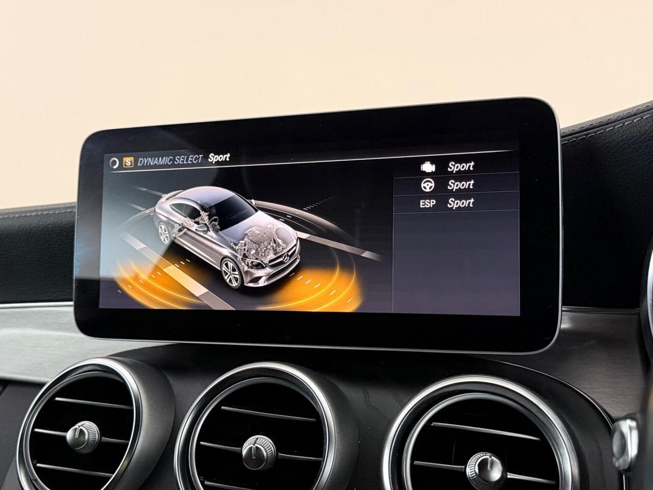 Mercedes-Benz C Class thumbnail Infotainment System