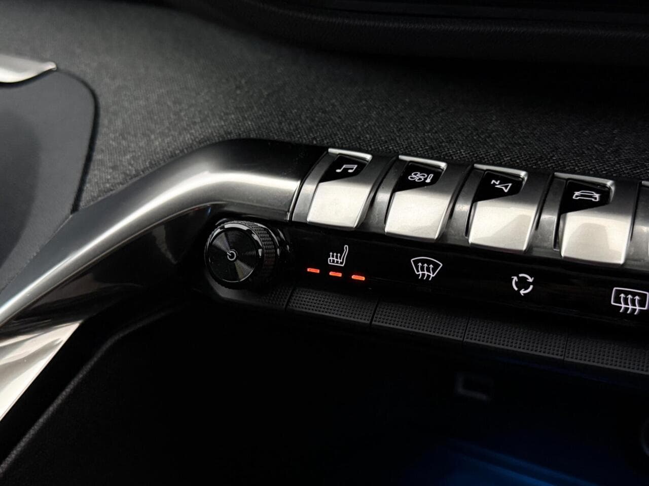 Peugeot 5008 thumbnail Misc Controls
