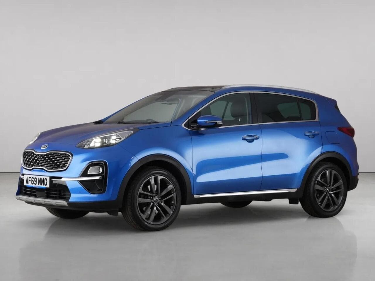 Kia Sportage thumbnail Front Left
