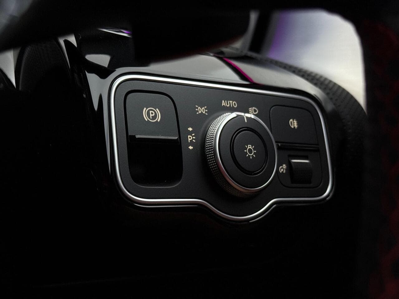 Mercedes-Benz CLA thumbnail Misc Controls