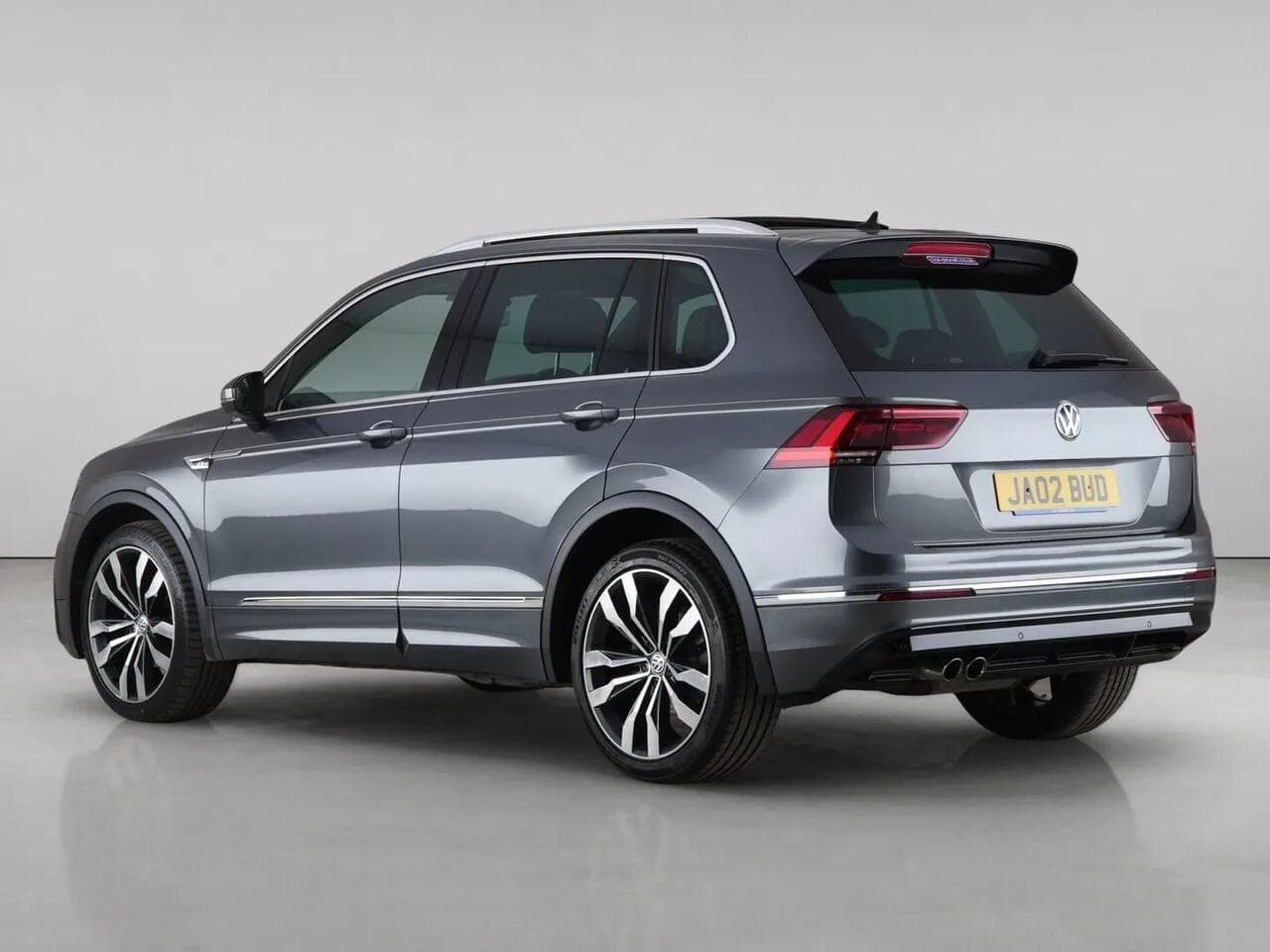 Volkswagen Tiguan thumbnail Rear Left