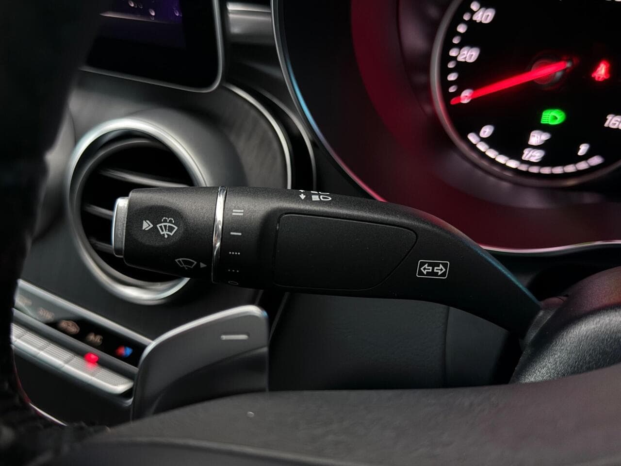 Mercedes-Benz C Class thumbnail Misc Controls