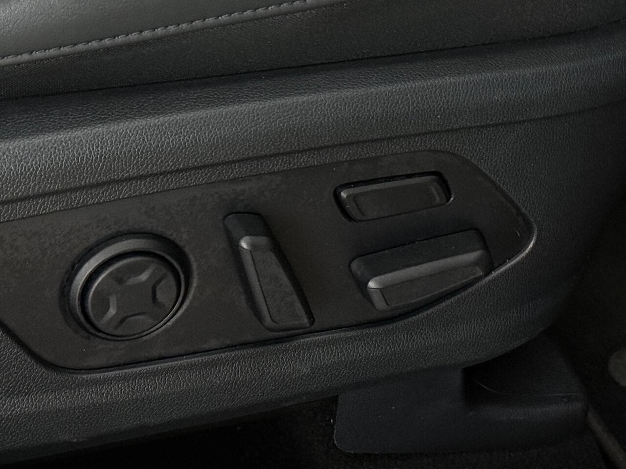 Kia Sorento thumbnail Misc Controls