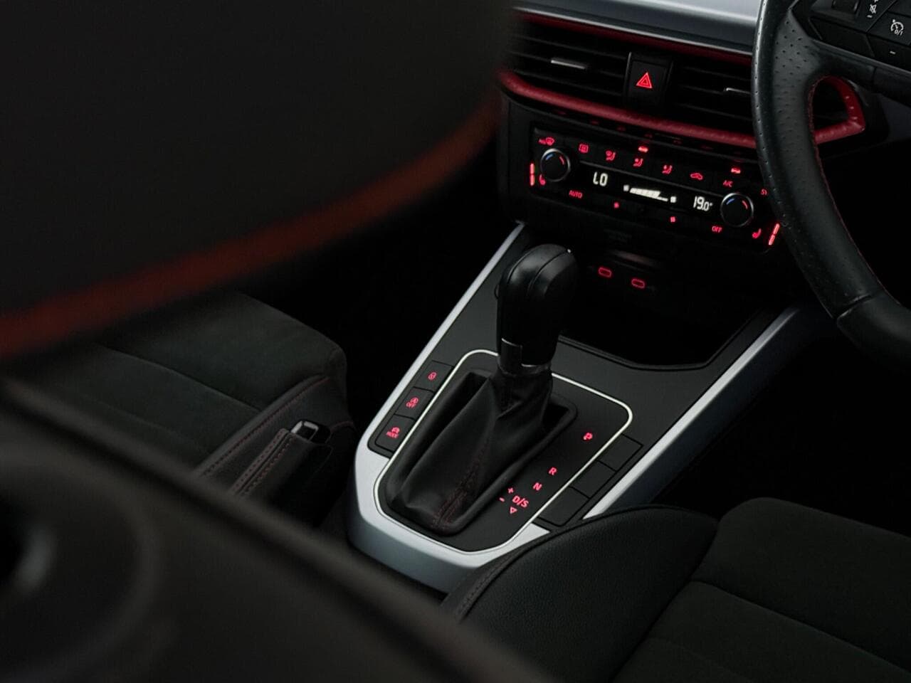 SEAT Arona thumbnail Interior Front