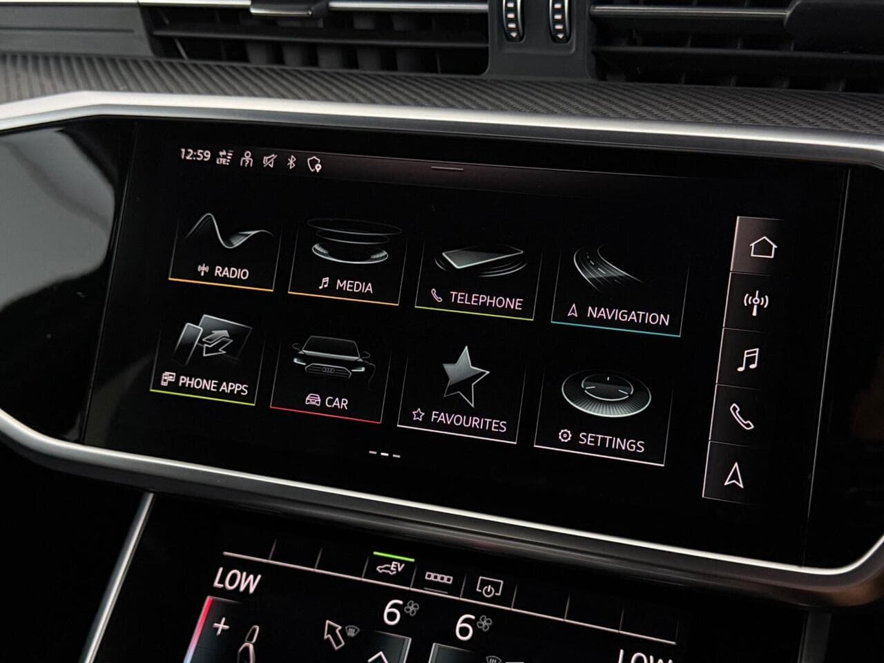 Audi A6 Avant thumbnail Infotainment System