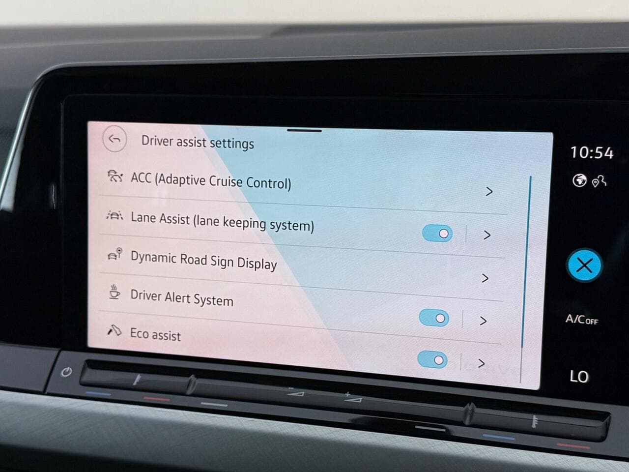 Volkswagen Golf thumbnail Infotainment System