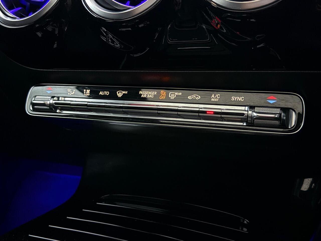 Mercedes-Benz A Class thumbnail Misc Controls