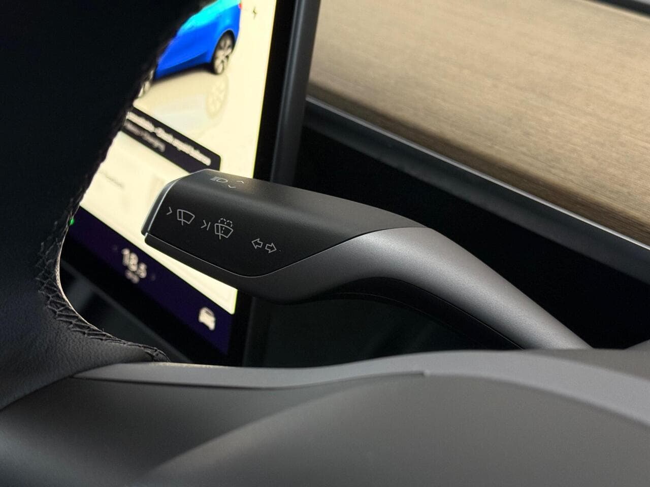 Tesla Model Y thumbnail Misc Controls