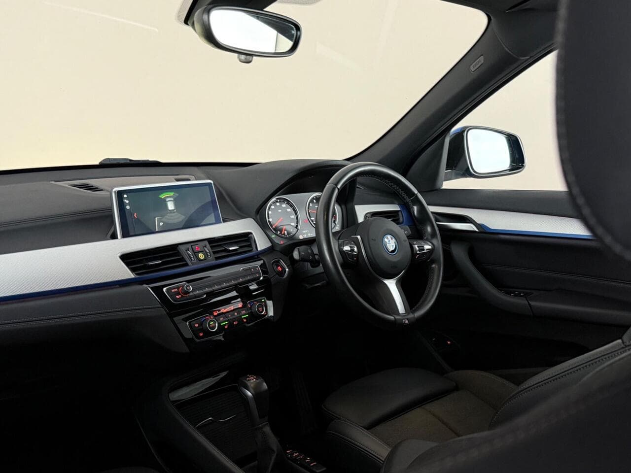 BMW X1 thumbnail Interior Front