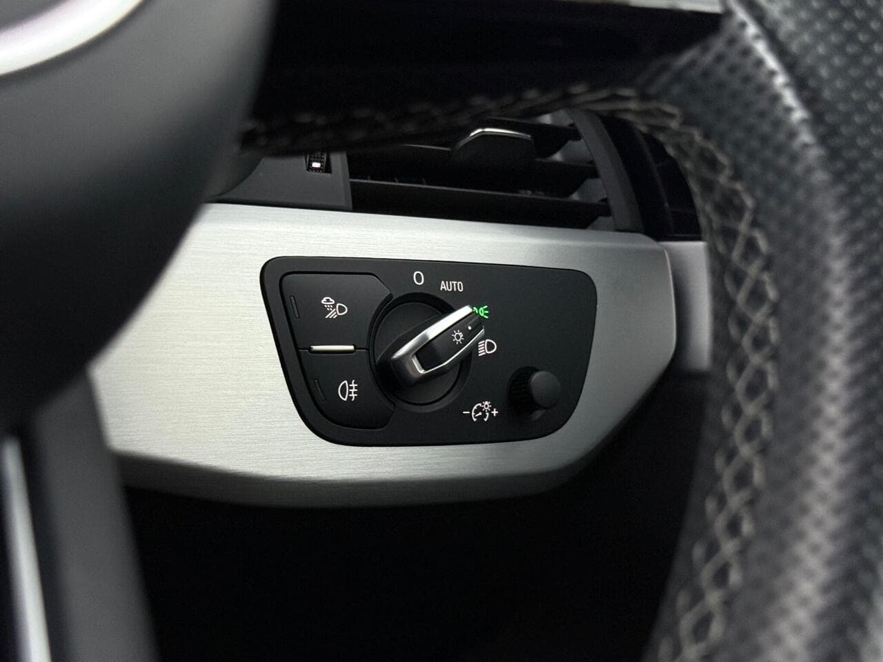 Audi A5 Cabriolet thumbnail Misc Controls