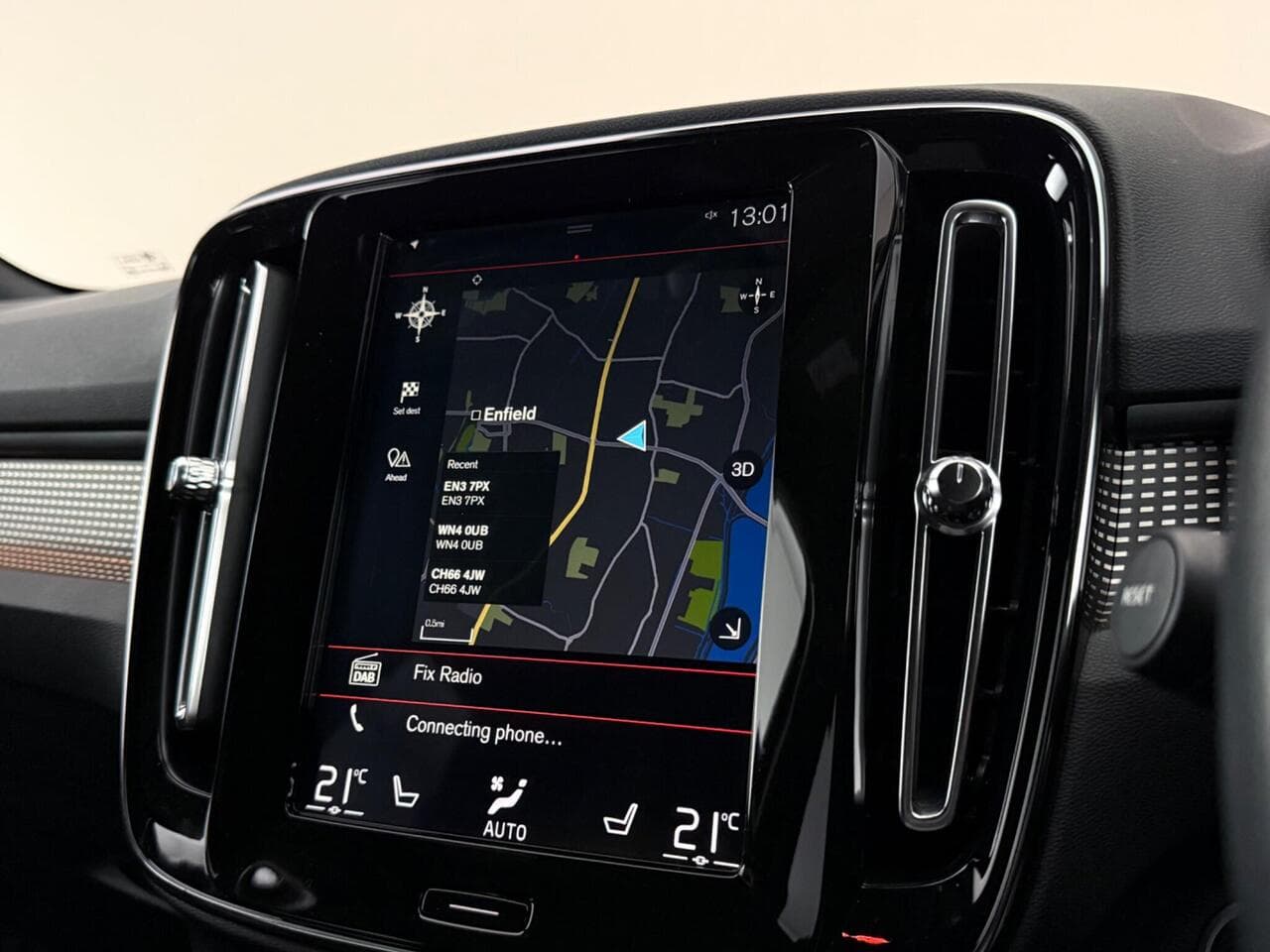 Volvo XC40 thumbnail Infotainment System