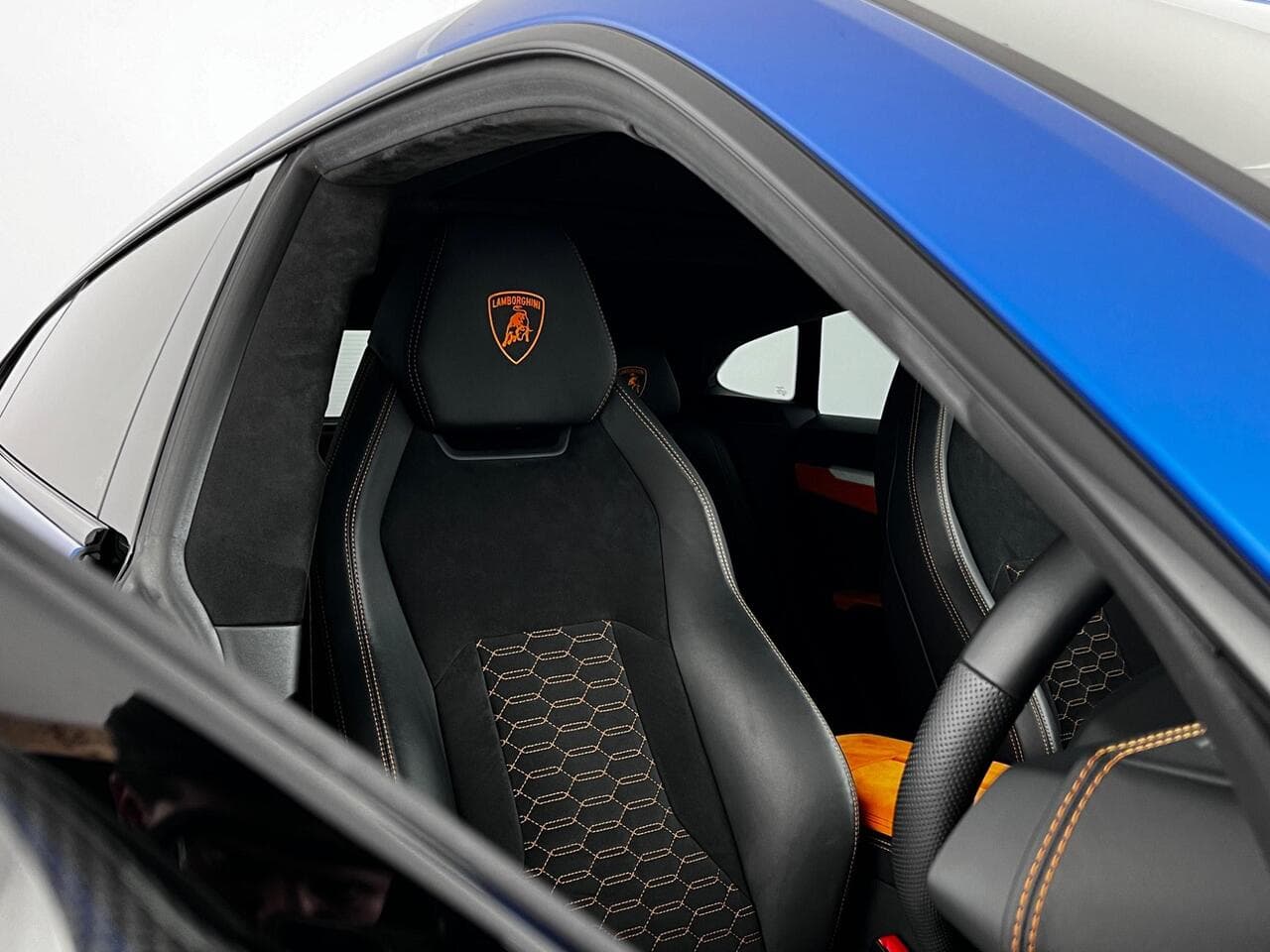 Lamborghini Urus thumbnail Seat Driver