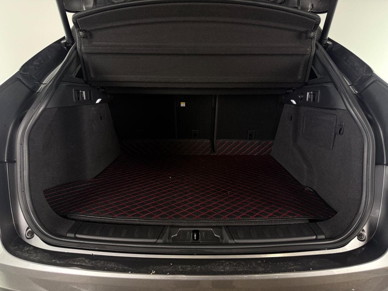 Jaguar F-PACE thumbnail Boot