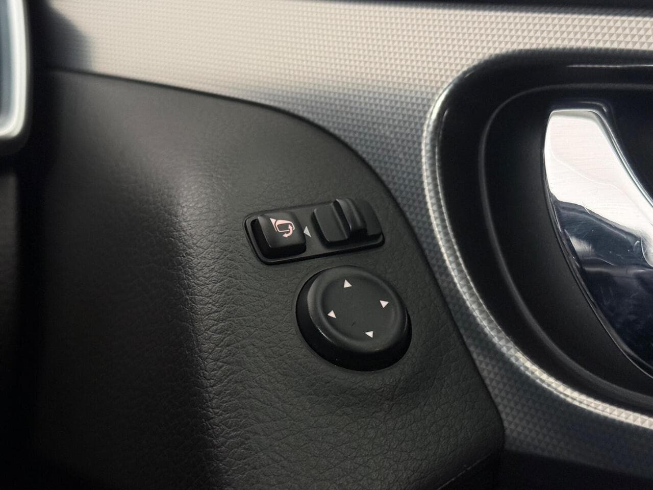 Nissan Qashqai thumbnail Misc Controls