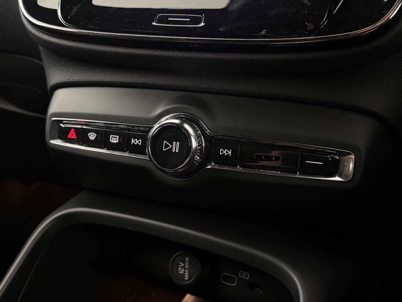 Volvo XC40 thumbnail Misc Controls