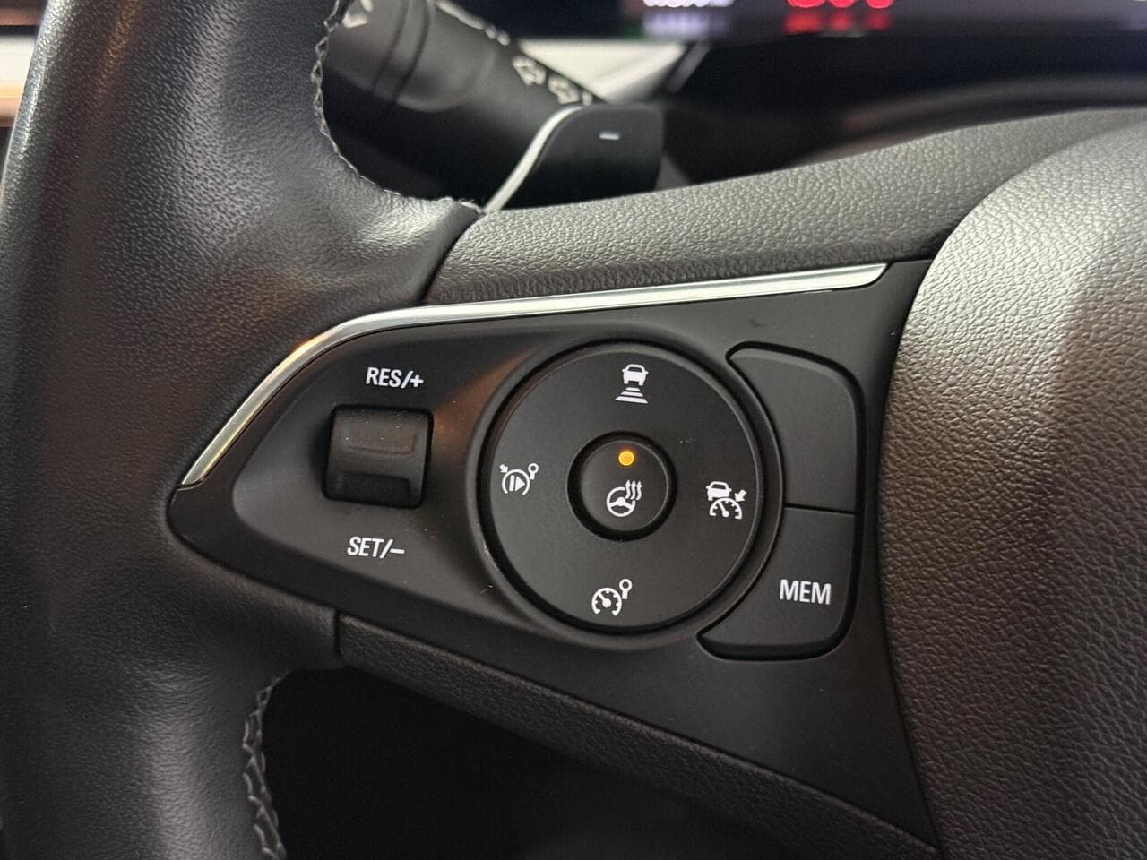 Vauxhall Grandland thumbnail Misc Controls