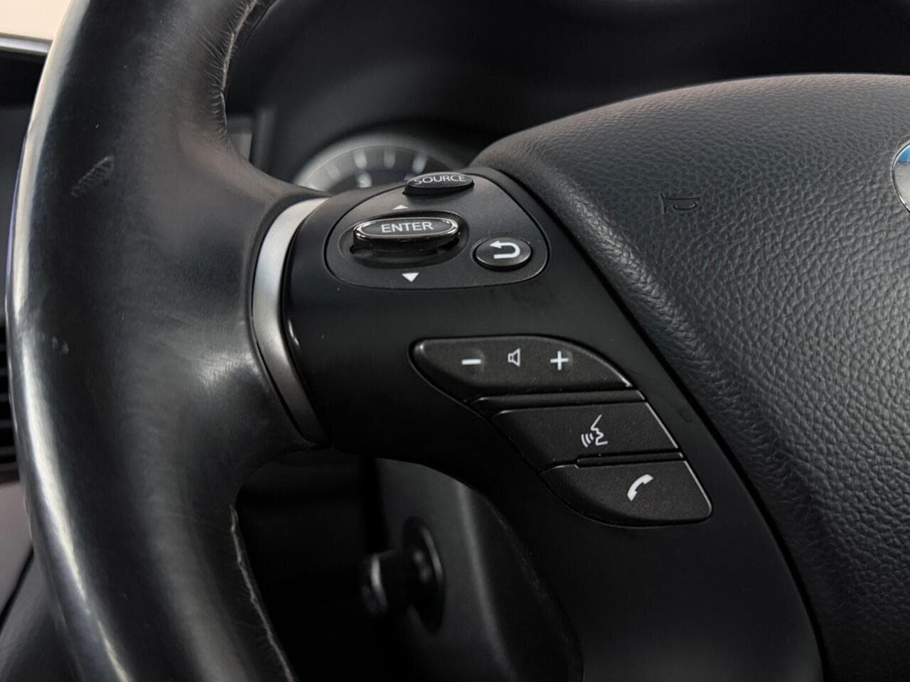 Infiniti Q70 thumbnail Misc Controls