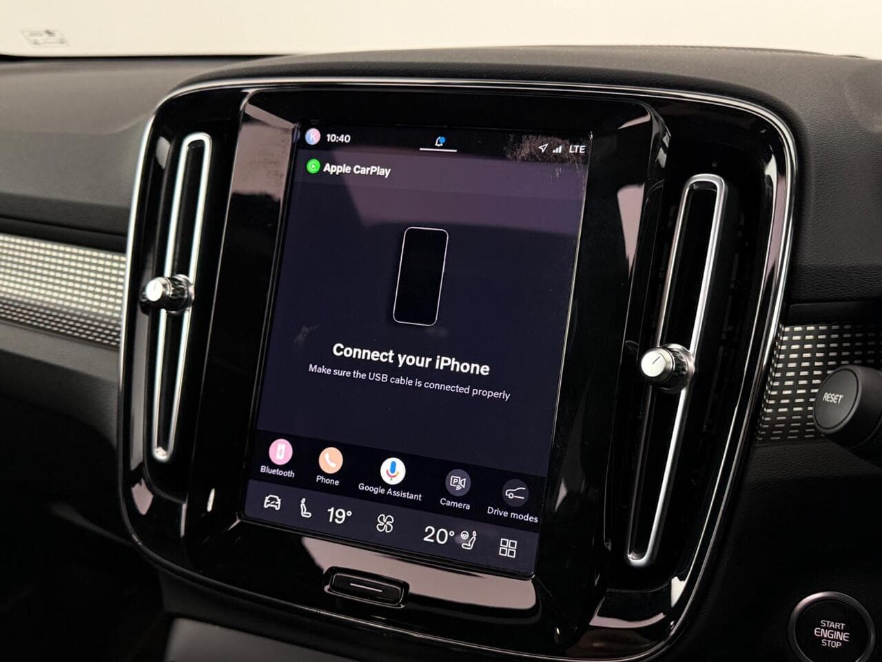 Volvo XC40 thumbnail Infotainment System