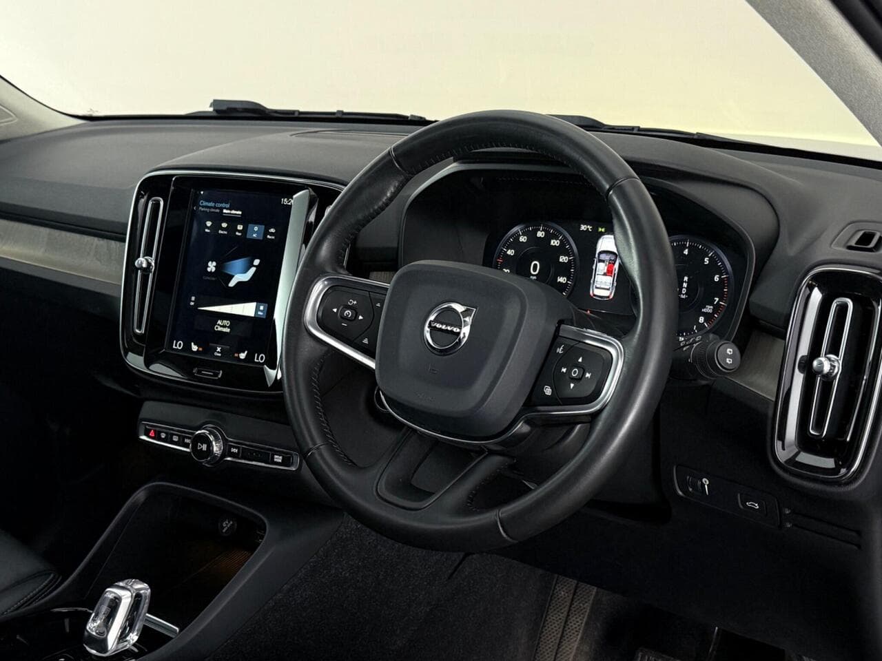 Volvo XC40 thumbnail Steering Wheel
