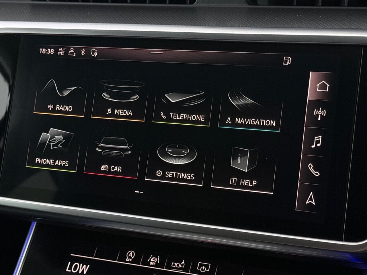 Audi A6 Avant thumbnail Infotainment System