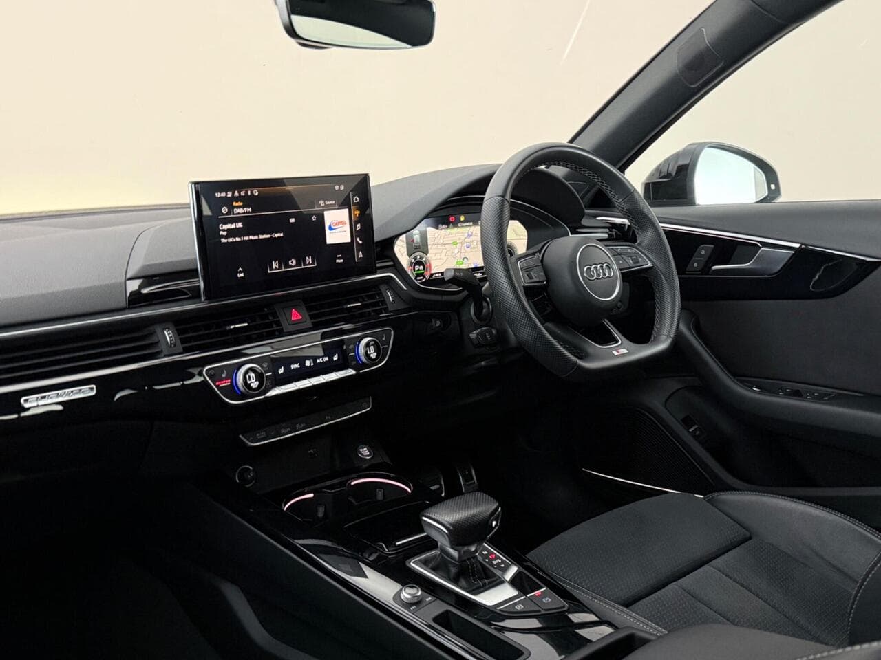 Audi A4 Avant thumbnail Interior Front