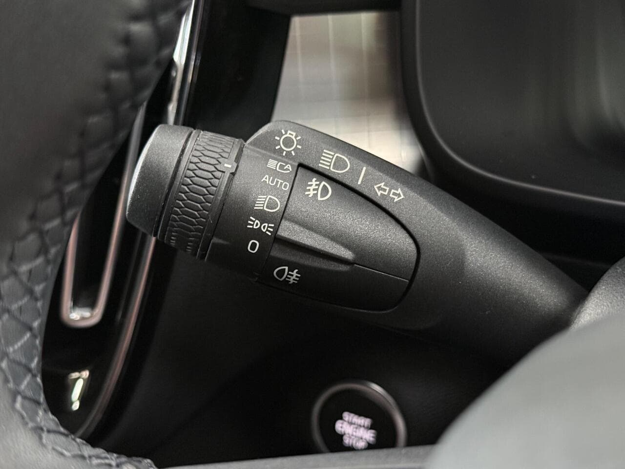 Volvo XC40 thumbnail Misc Controls