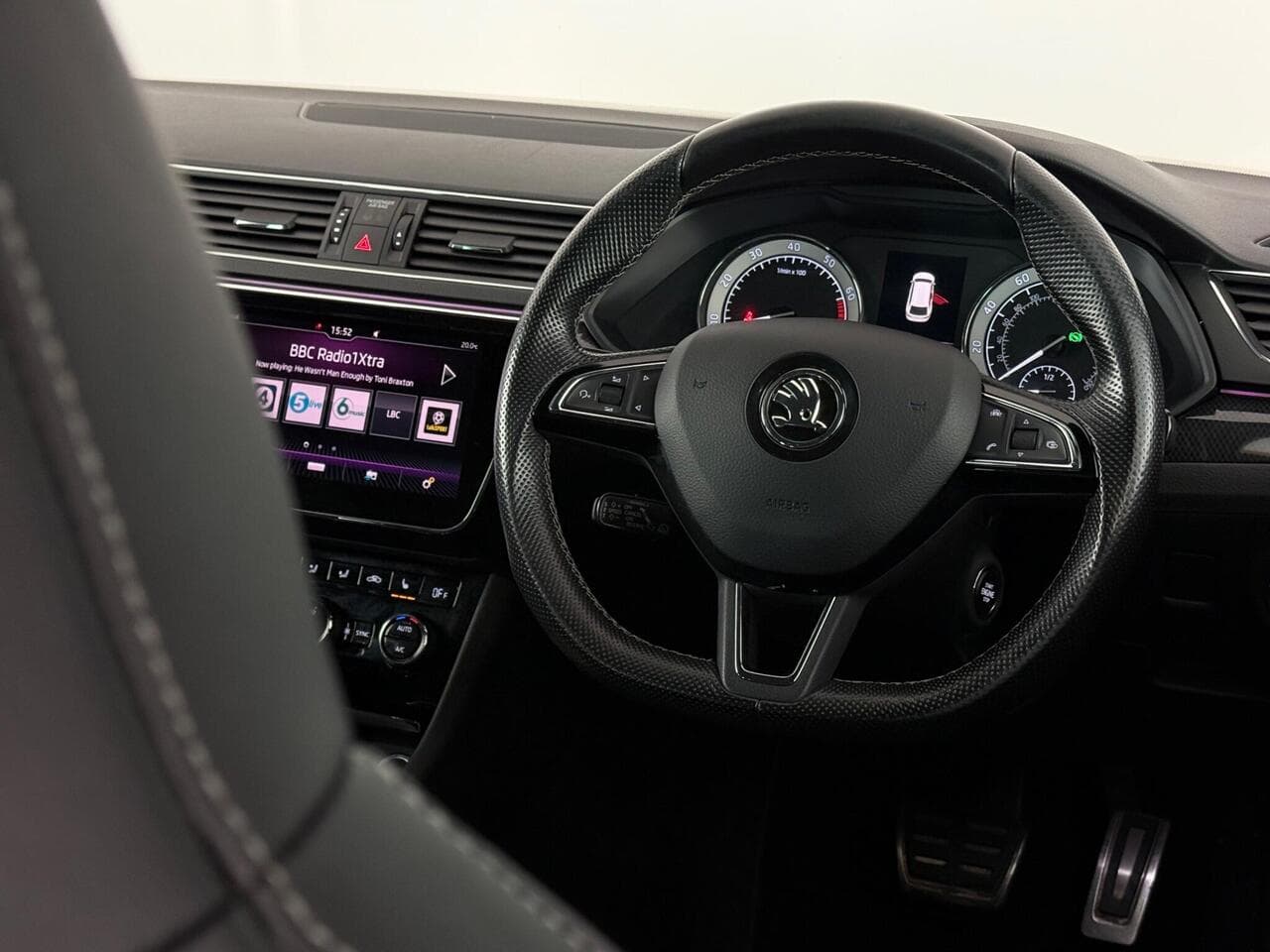 Skoda Superb thumbnail Steering Wheel