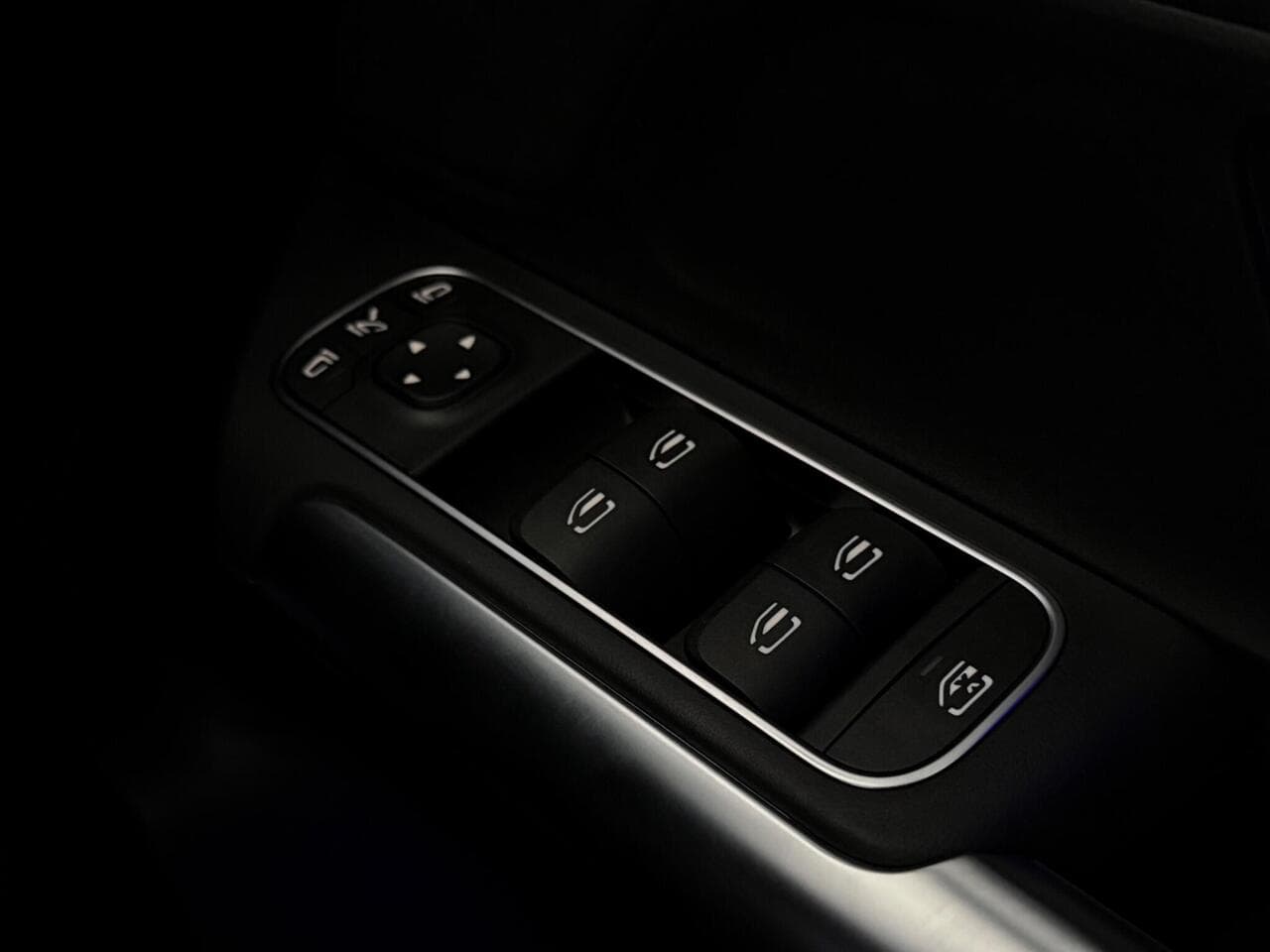 Mercedes-Benz B Class thumbnail Misc Controls