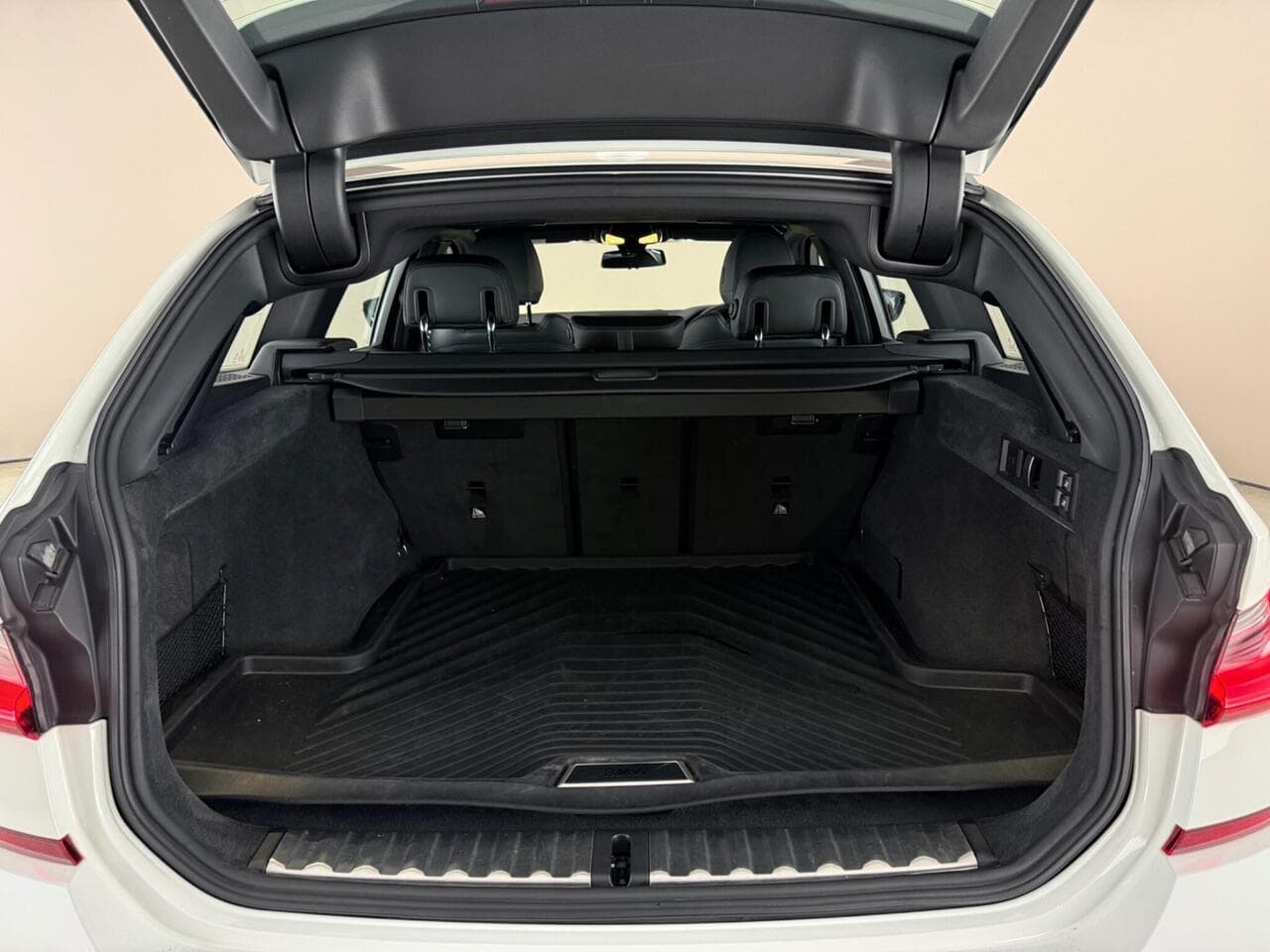 BMW 3 Series thumbnail Boot