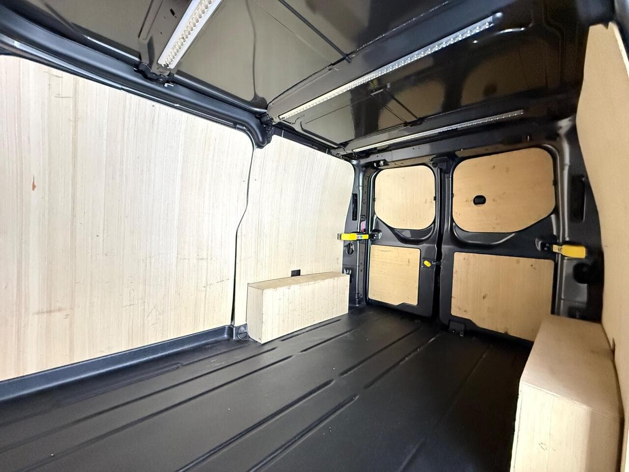 Ford Transit Custom thumbnail Cargo Space