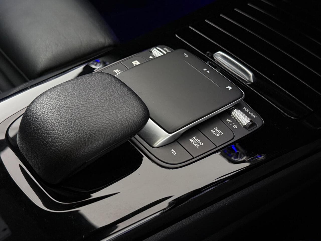 Mercedes-Benz CLA thumbnail Misc Controls