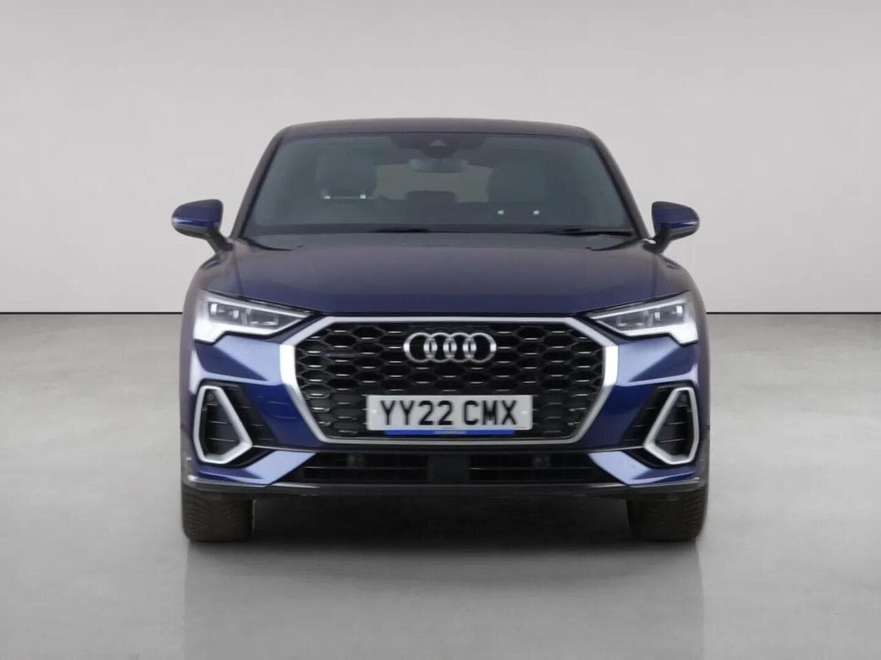 Audi Q3 thumbnail Front