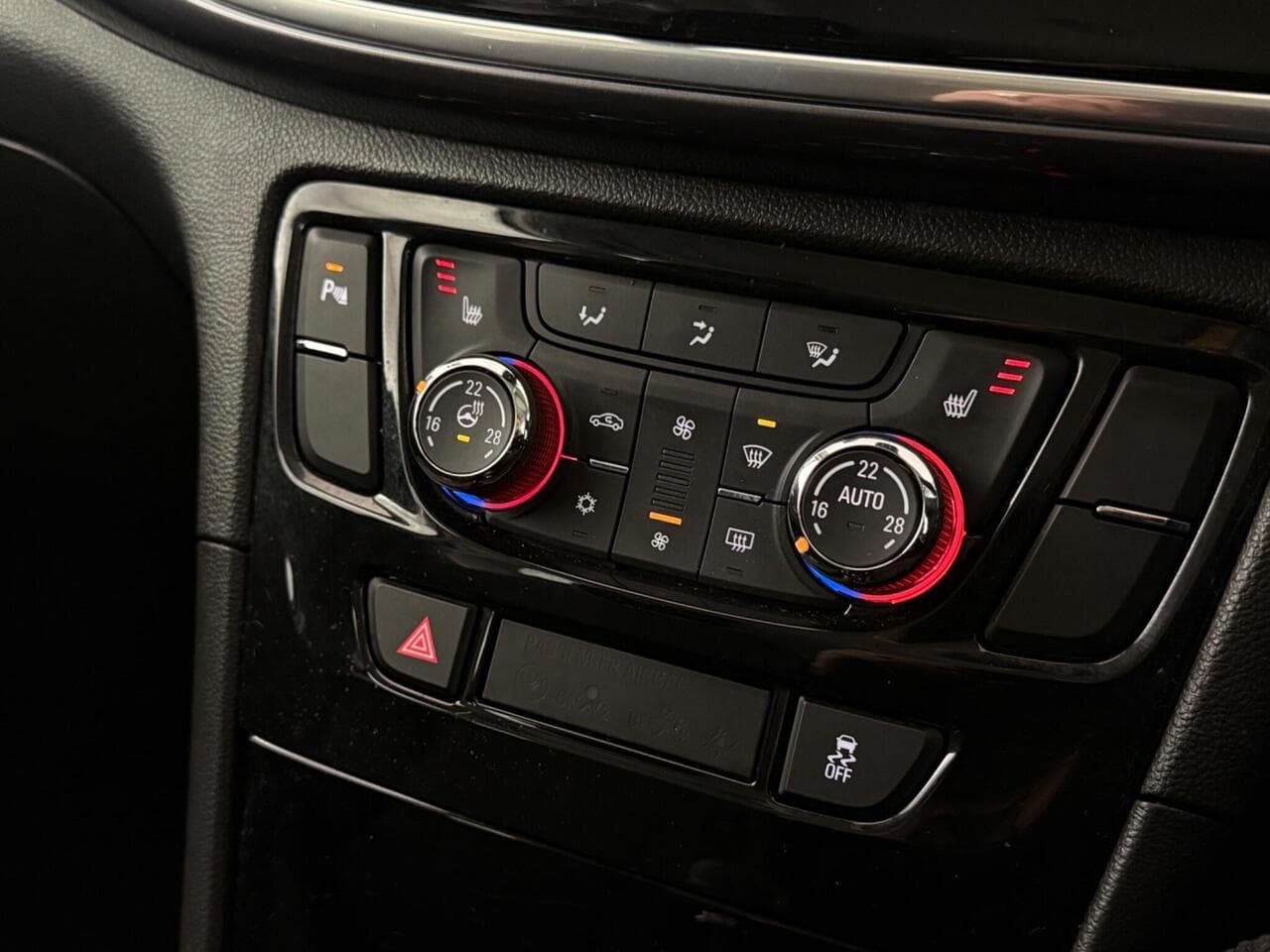 Vauxhall Mokka X thumbnail Misc Controls