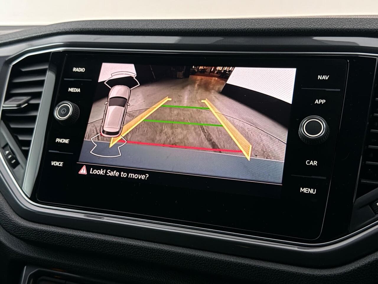Volkswagen T-Roc thumbnail Infotainment System
